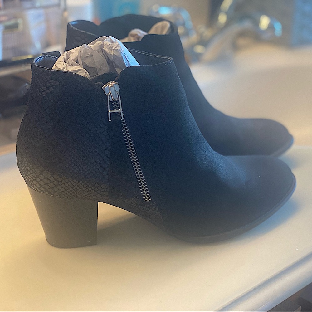 Women’s Vionic Black Booties
